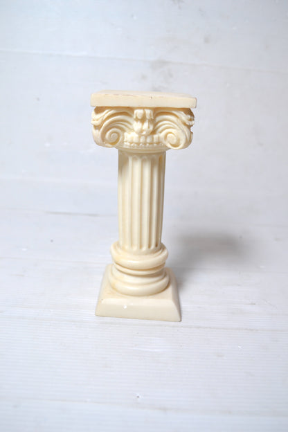 Colonne corinthienne en albâtre