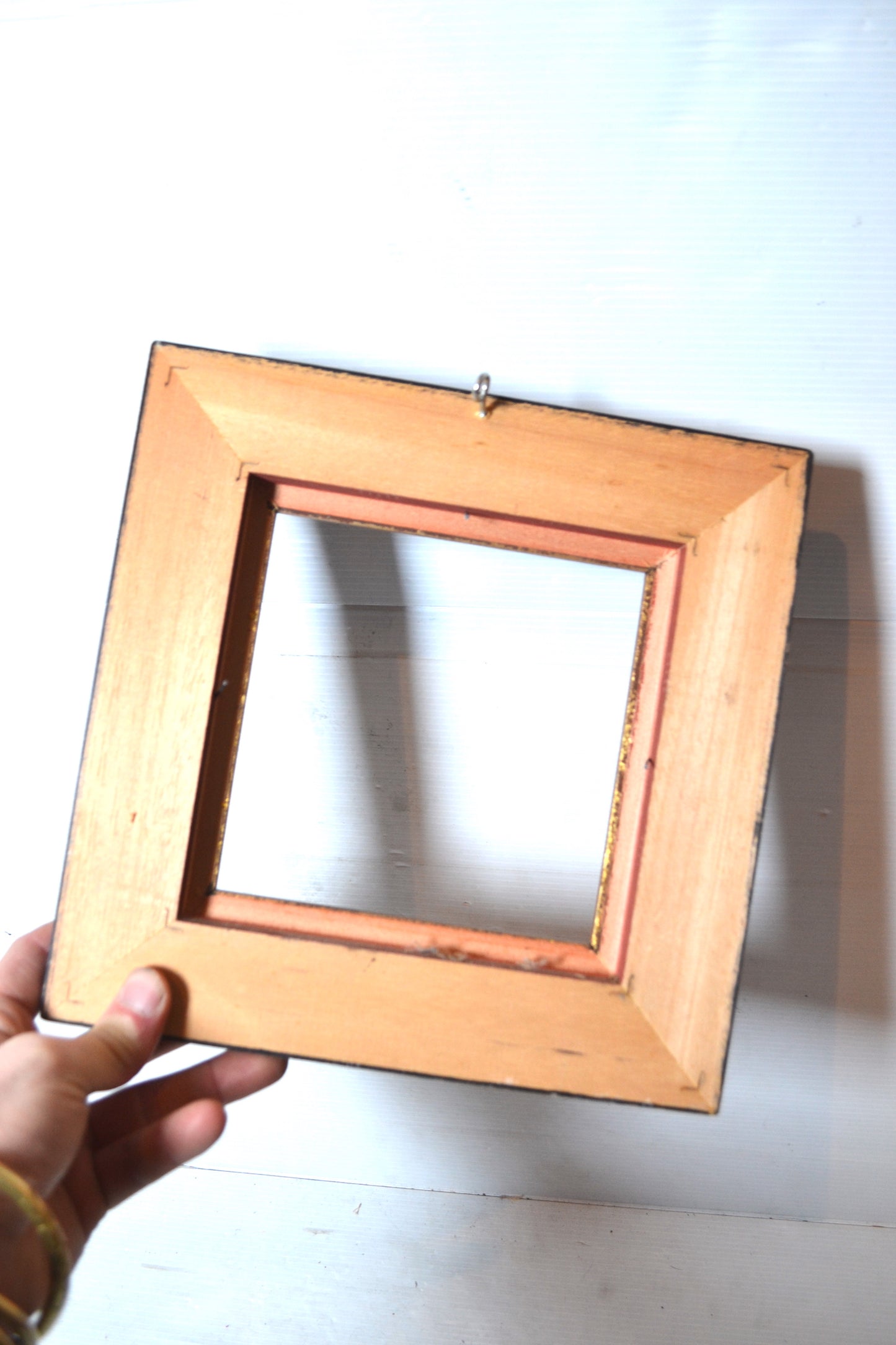 Cadre en bois noir et doré