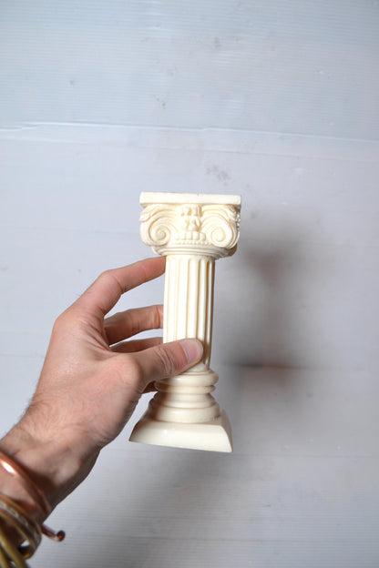 Colonne corinthienne en albâtre