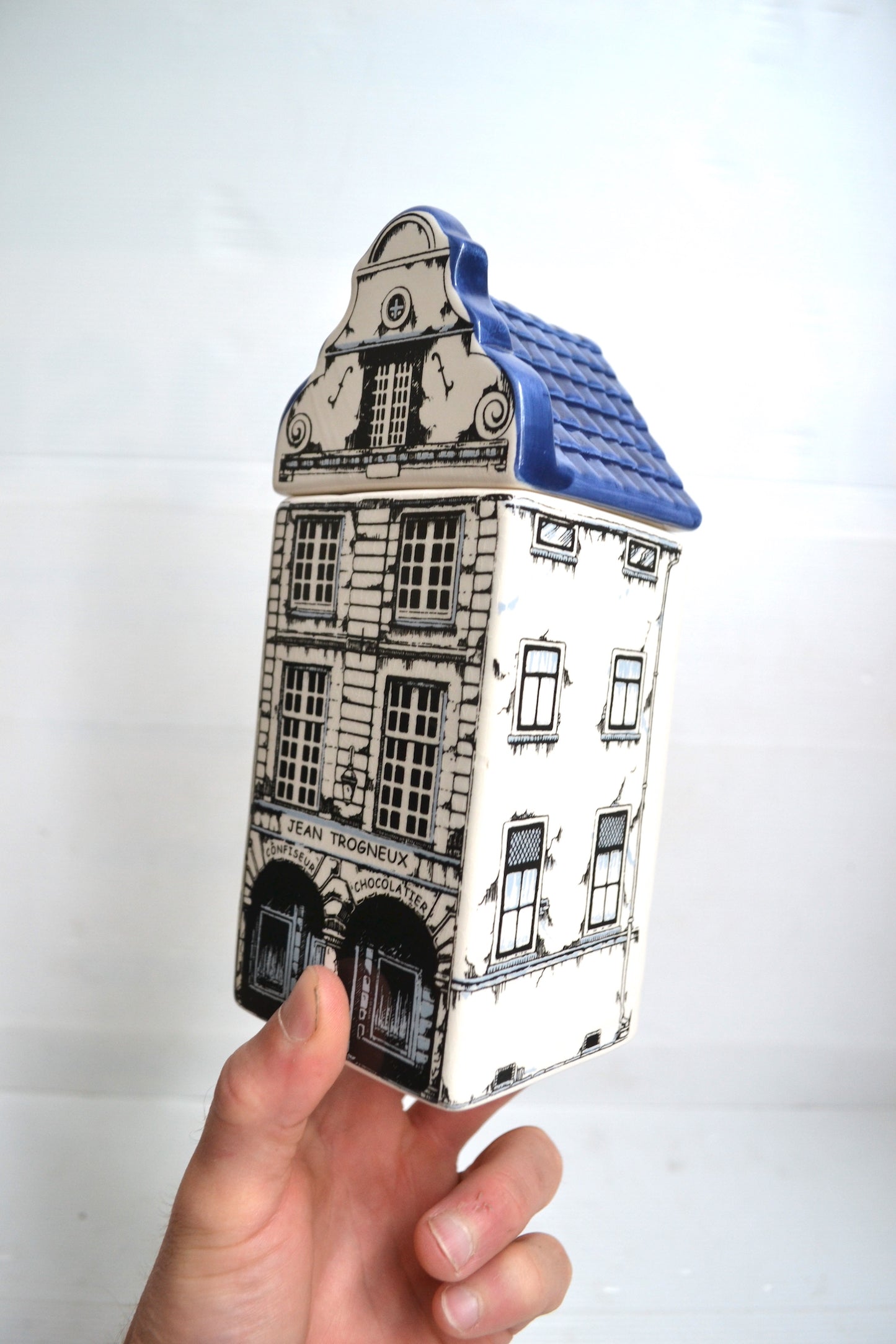 Boîte maison en céramique