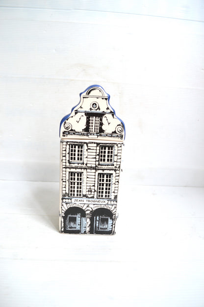 Boîte maison en céramique