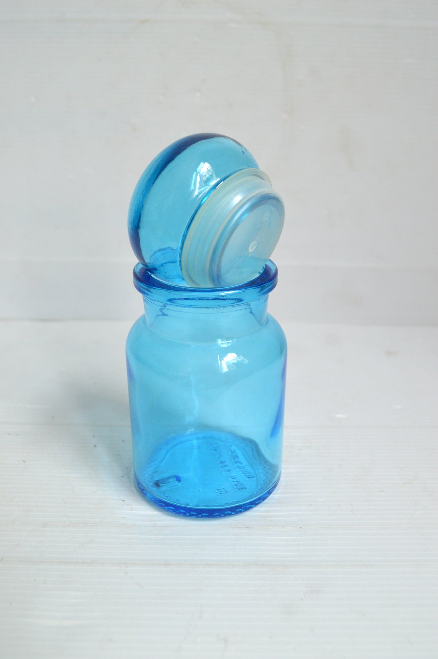 Ancien bocal bleu