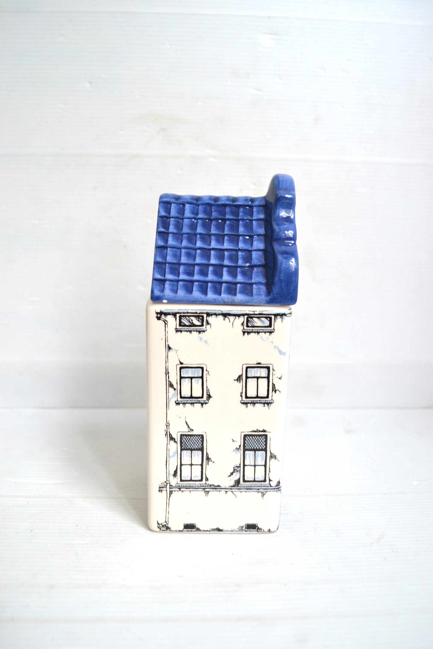 Boîte maison en céramique