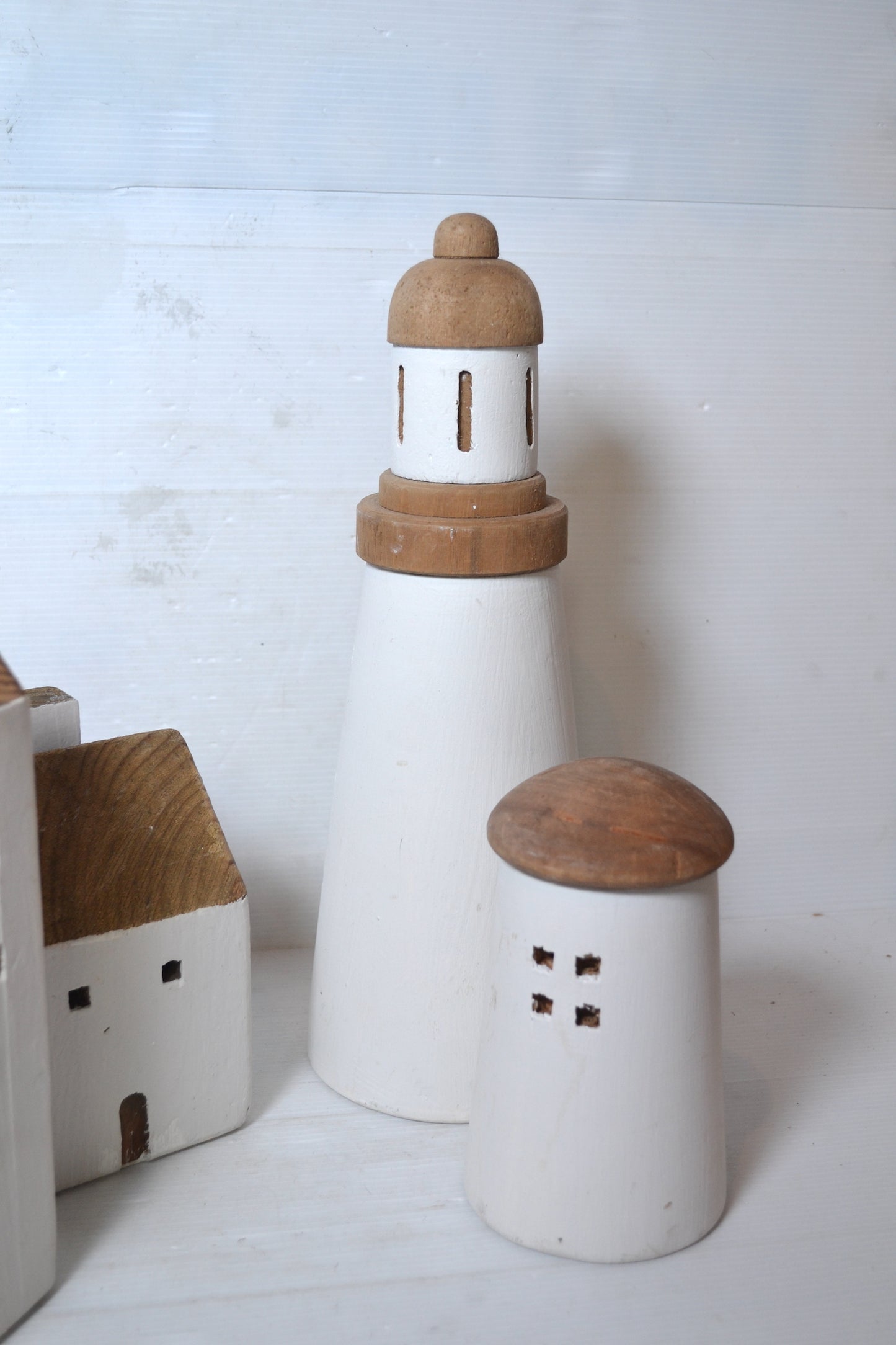 Phare décoratif en bois