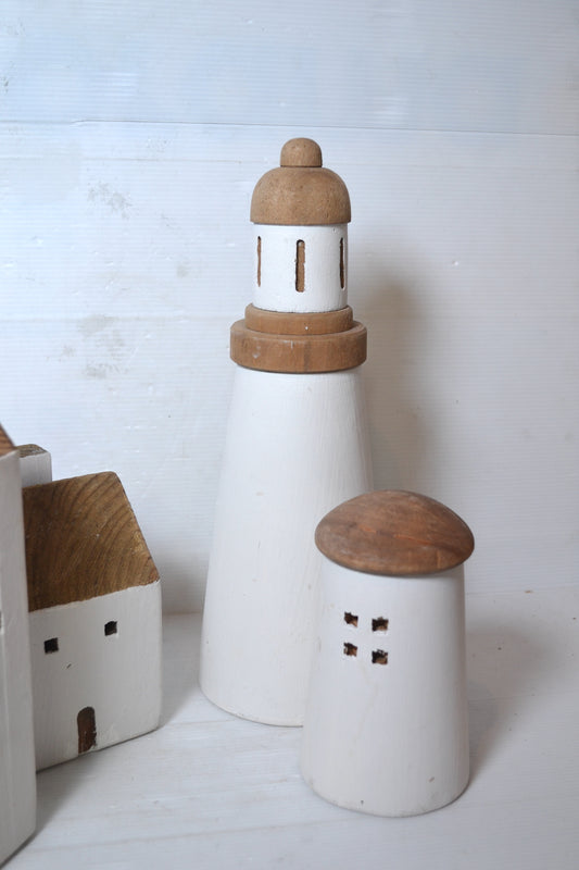 Phare décoratif en bois