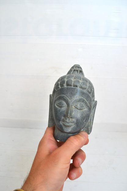 Tête de Bouddha en pierre