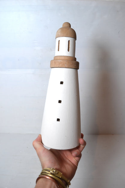 Phare décoratif en bois