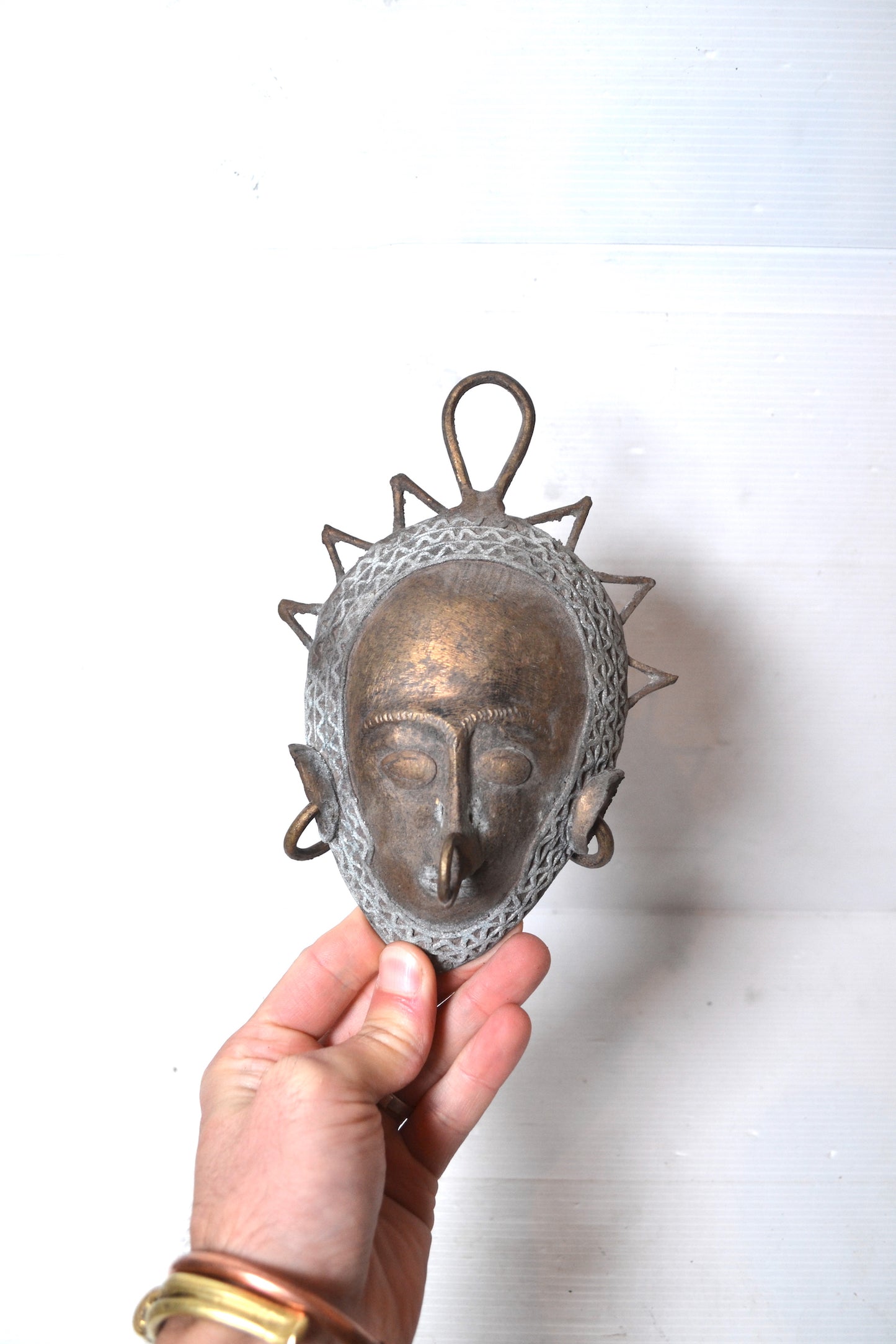 Masque en bronze