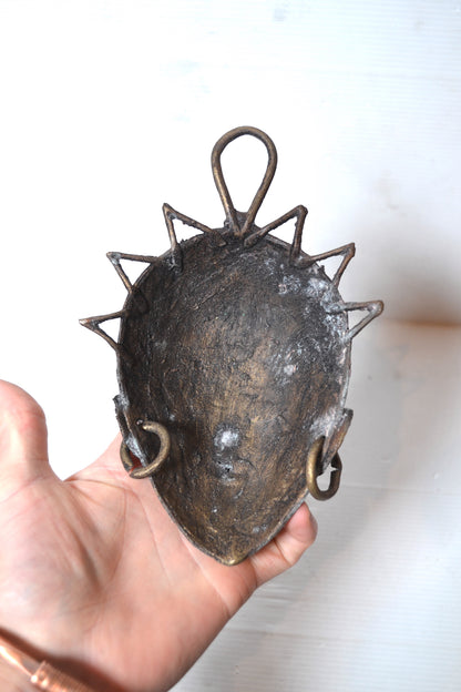 Masque en bronze