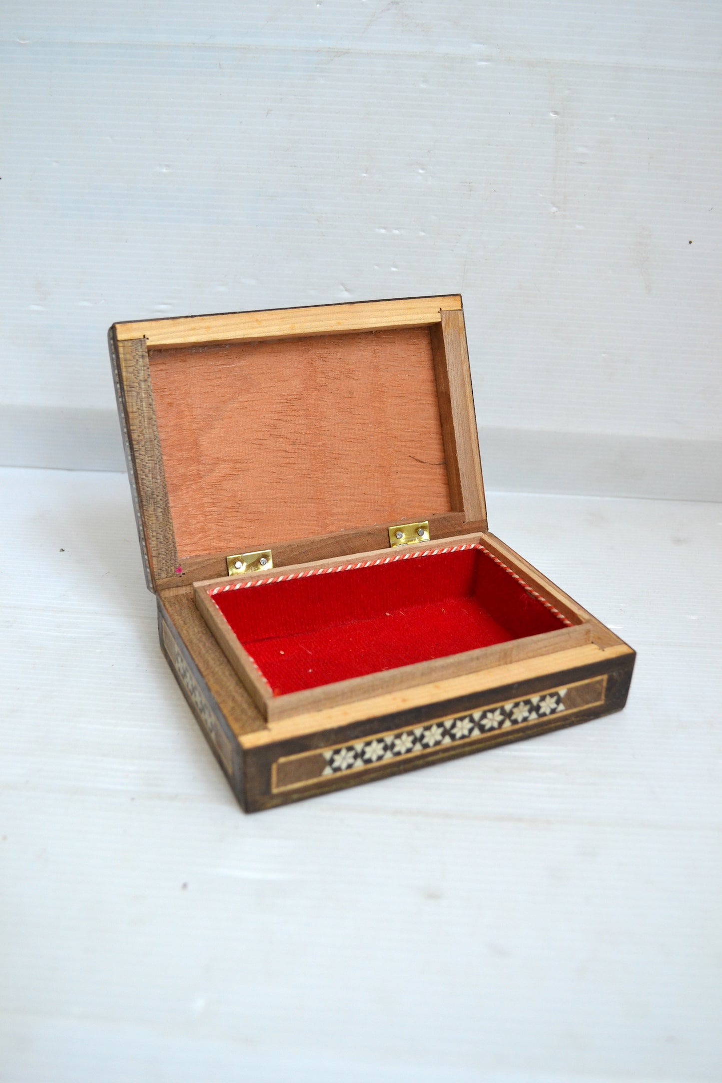 Boîte à bijoux en marqueterie