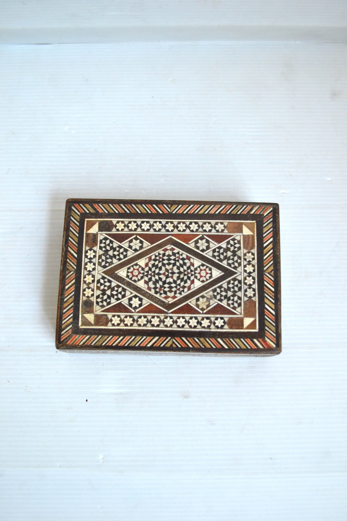 Boîte à bijoux en marqueterie