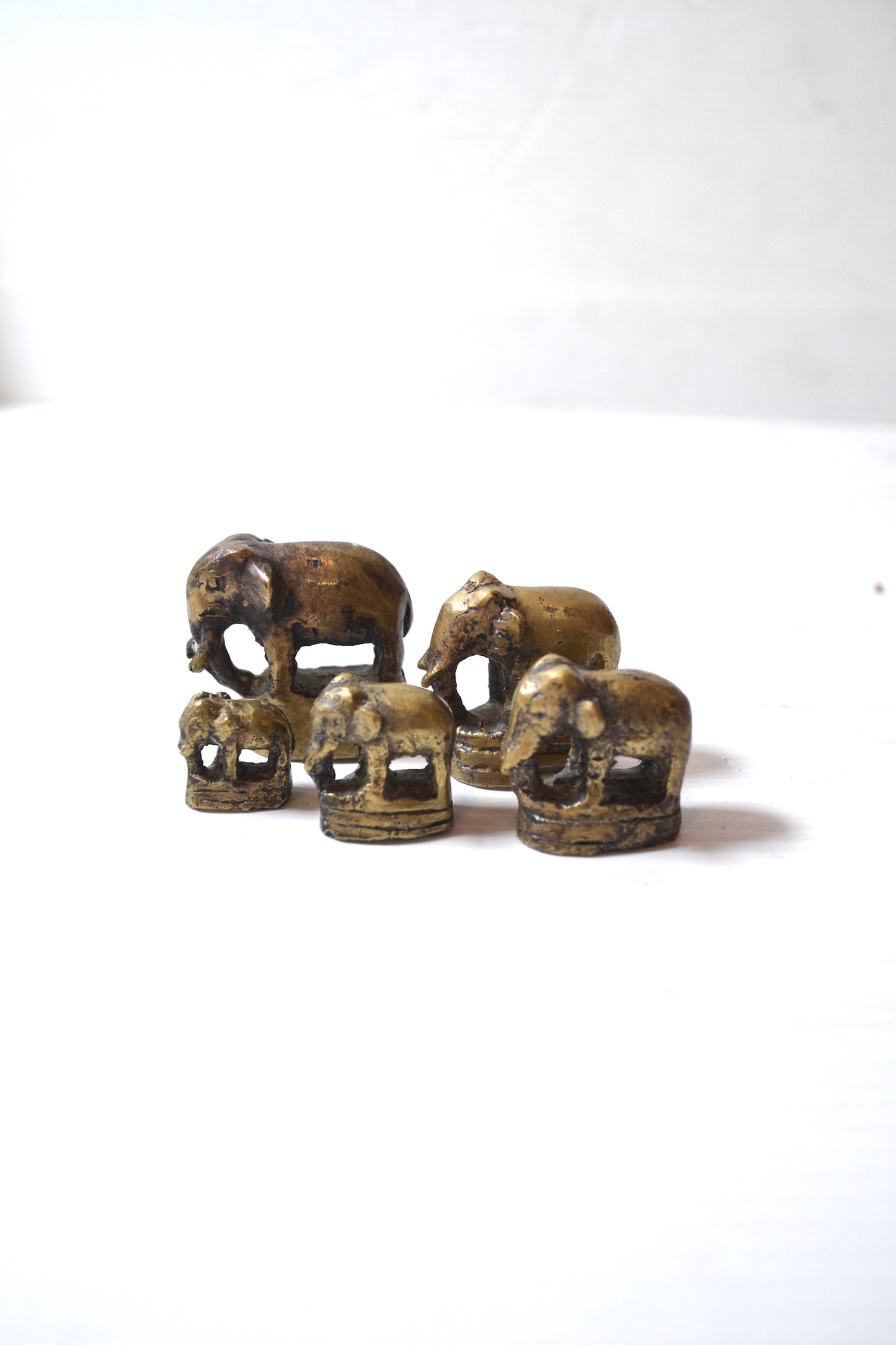 Éléphants miniatures en laiton