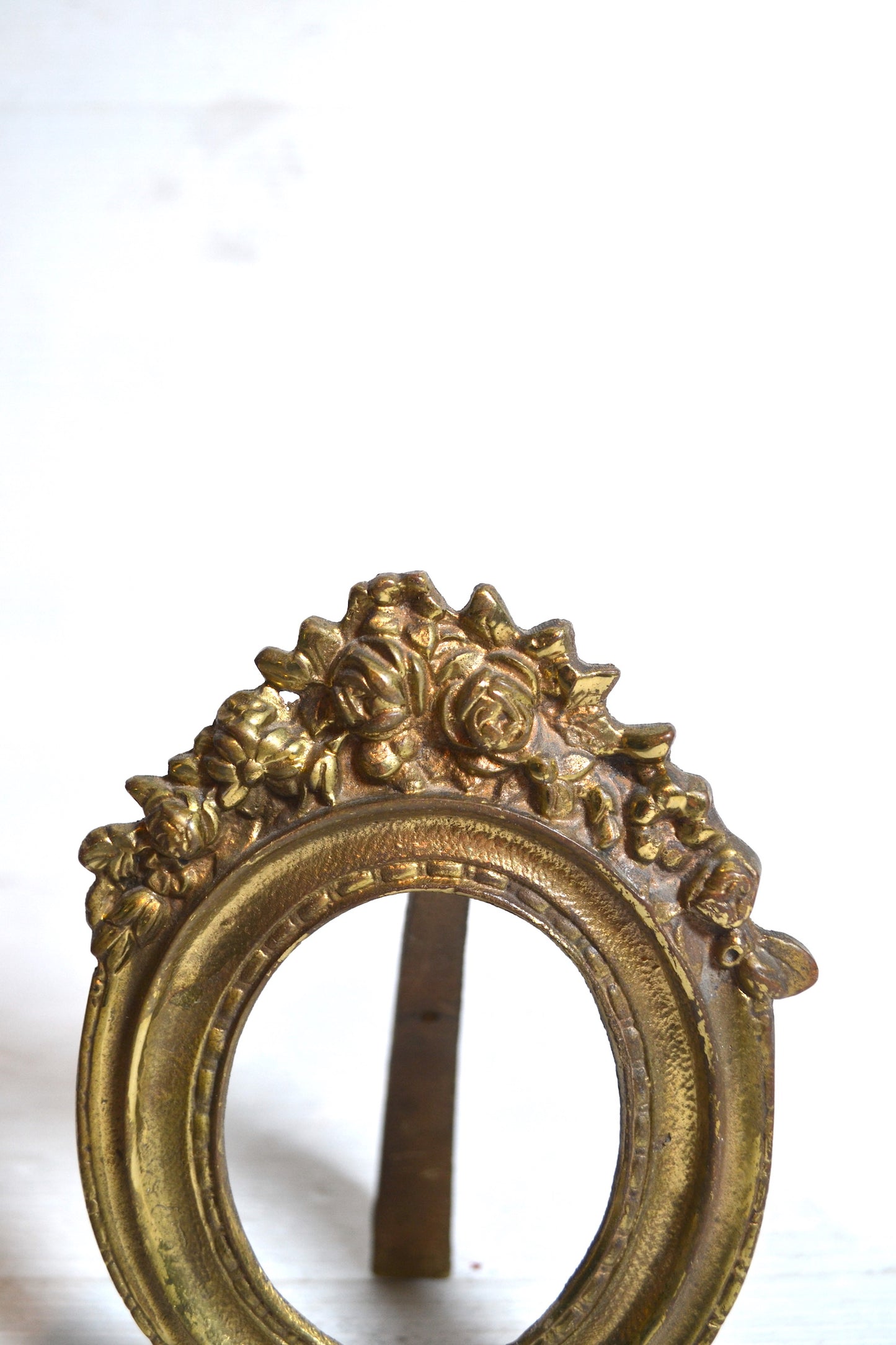 Cadre médaillon doré