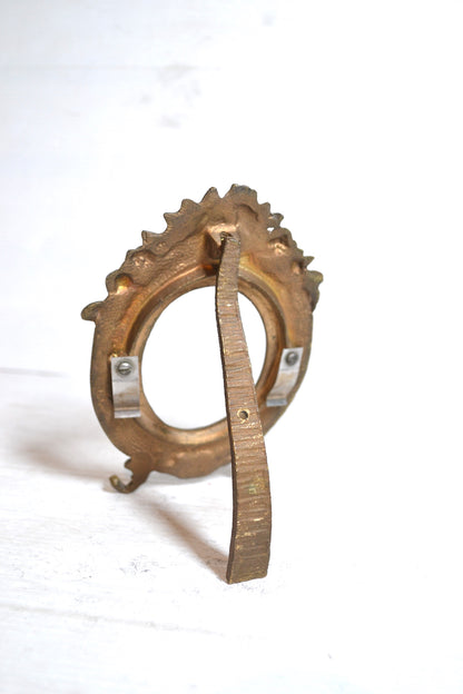 Cadre médaillon doré