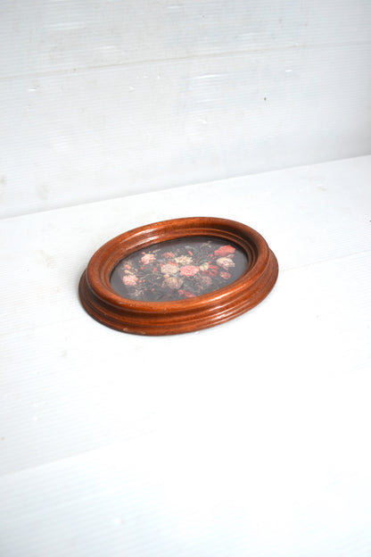 Petit cadre oval fleuri