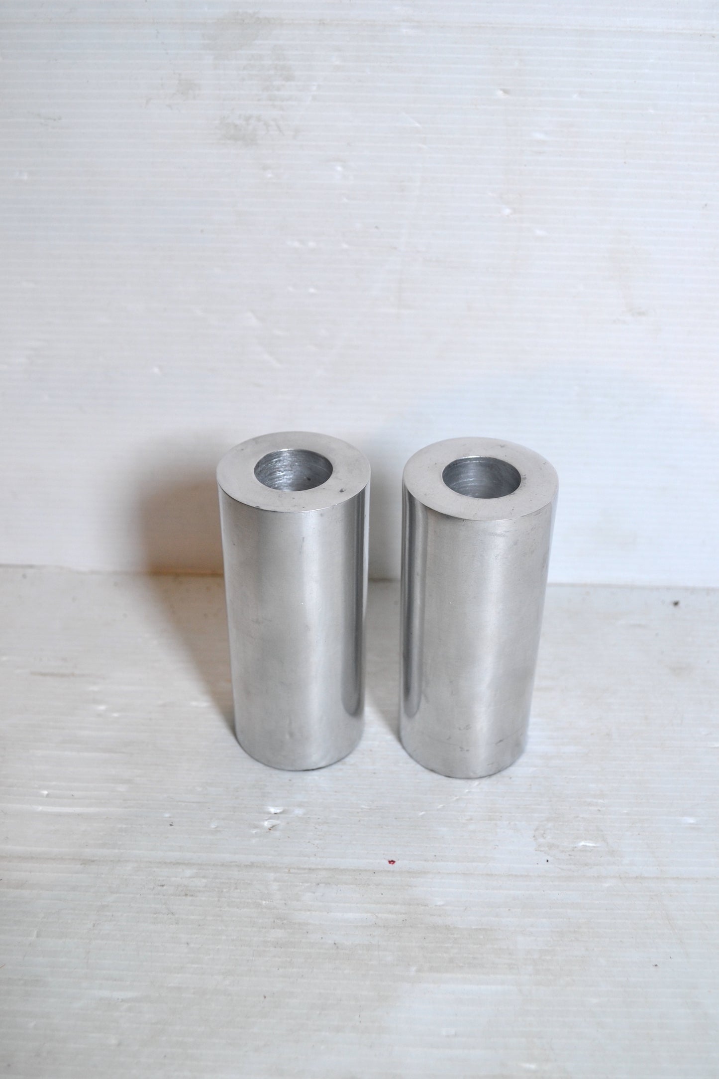 Bougeoirs en aluminium