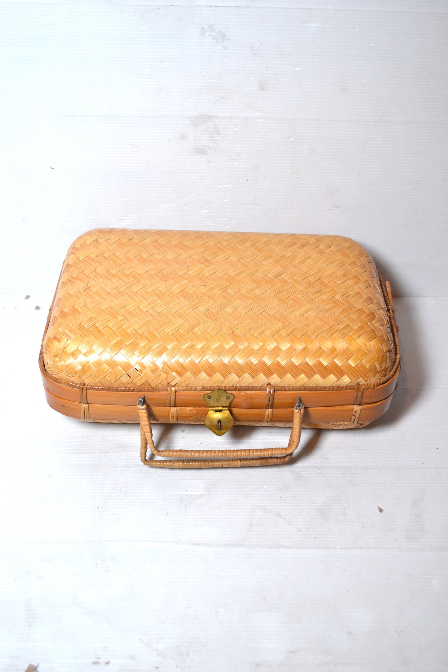 Valise vintage en osier tressé