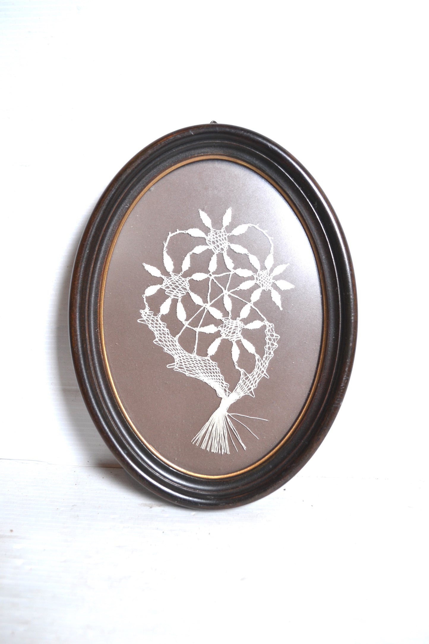 Cadre de fleurs brodées