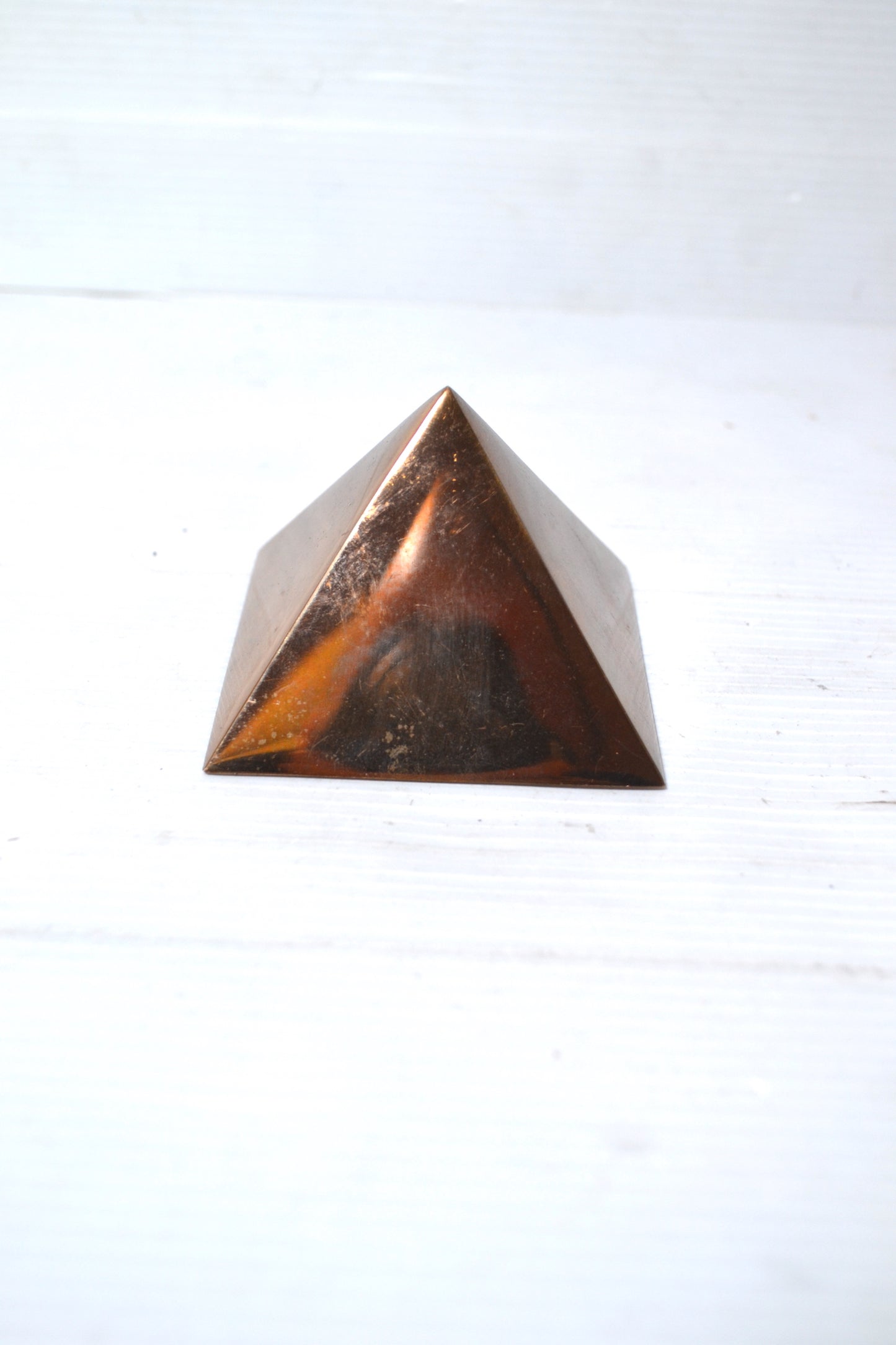 Pyramide en laiton