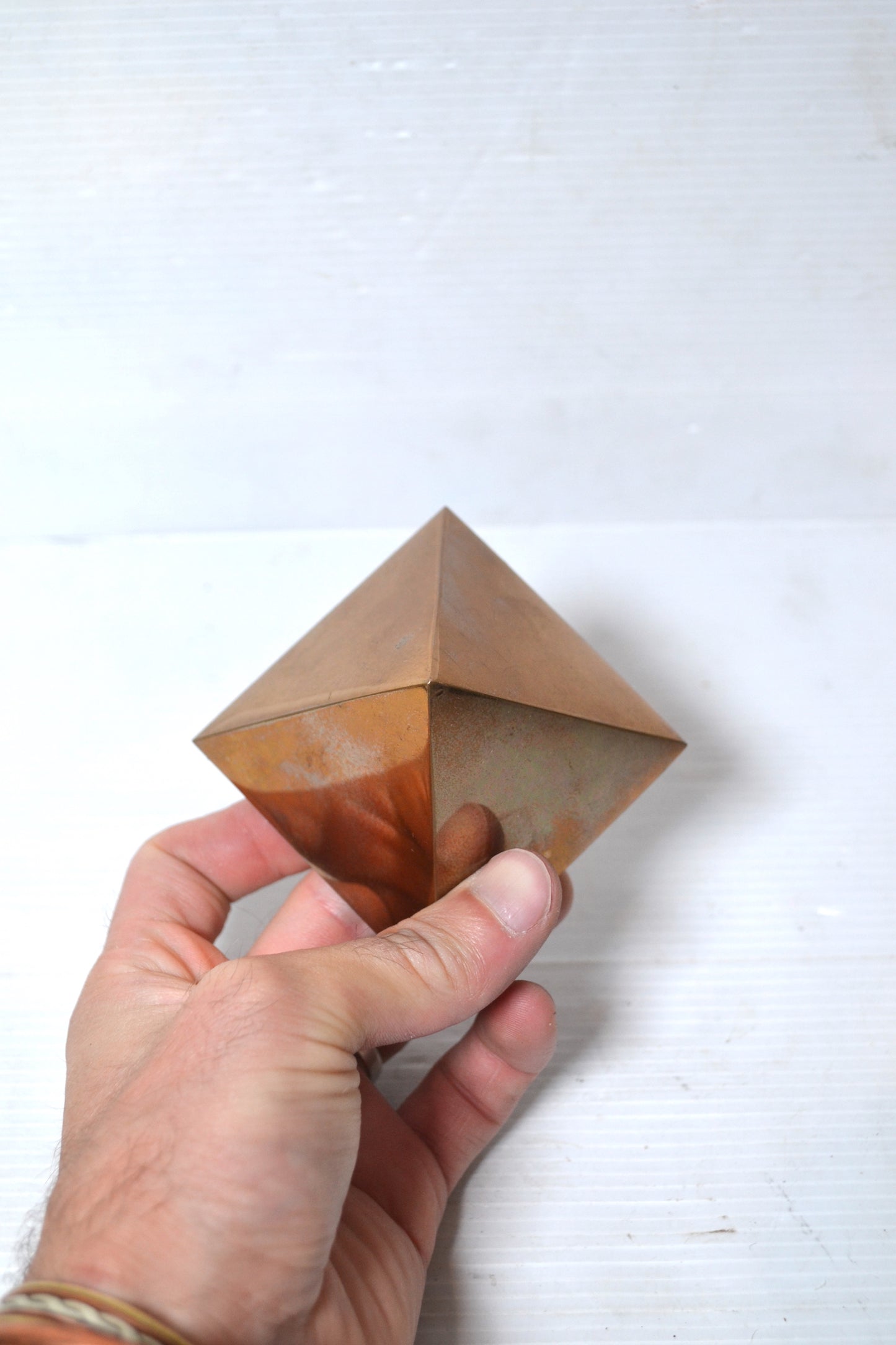 Pyramide en laiton