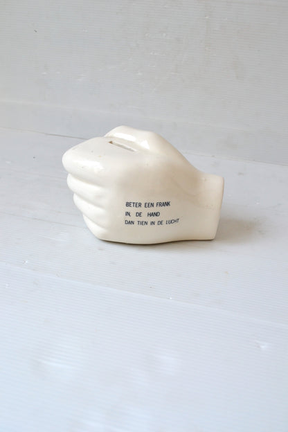 Poing en céramique
