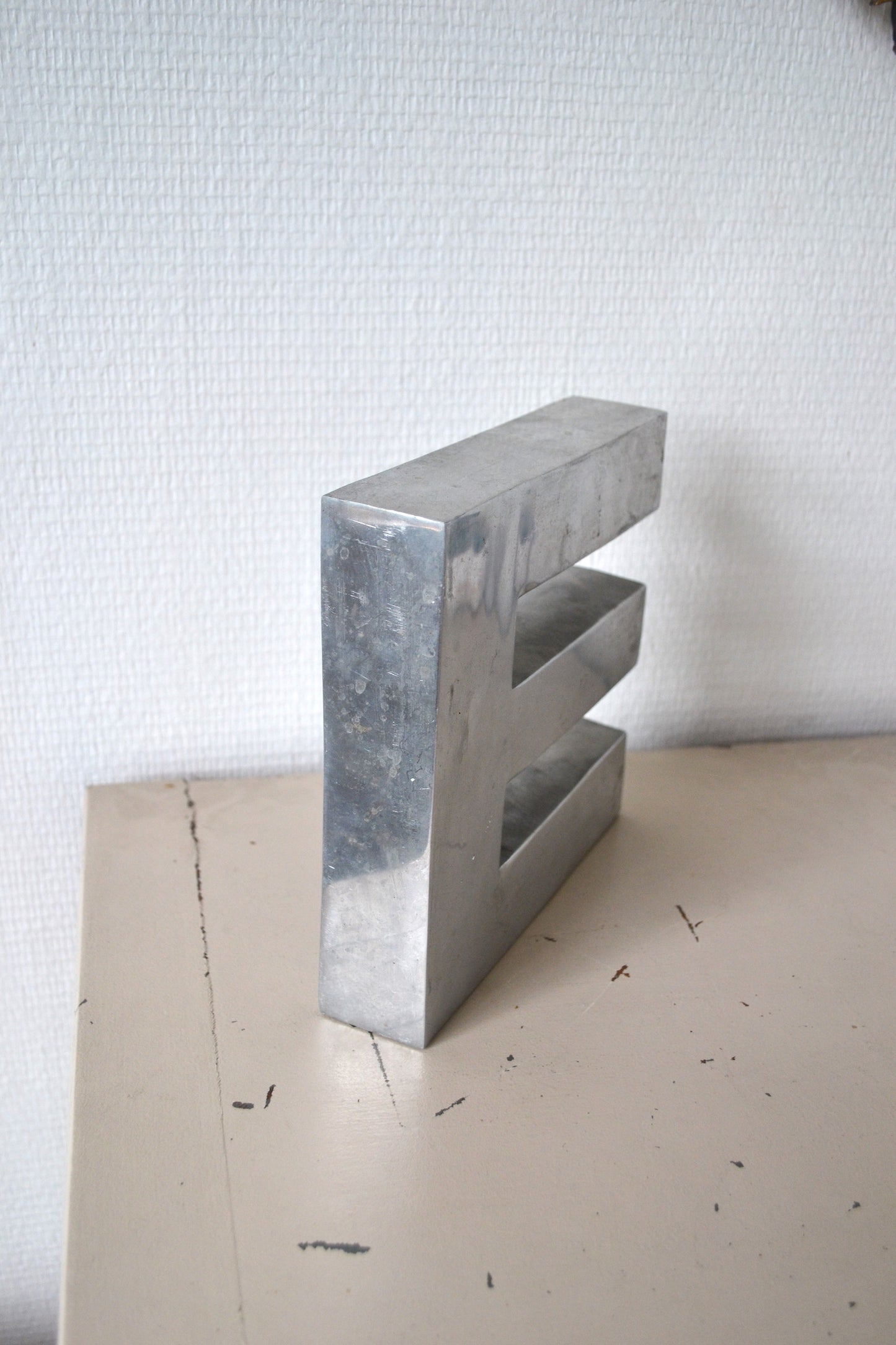 Lettre E
