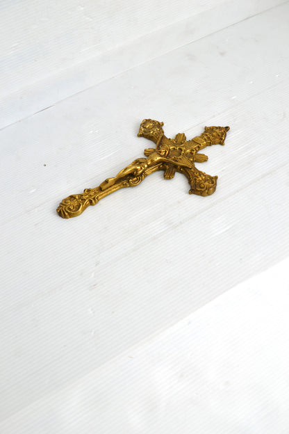 Crucifix en laiton