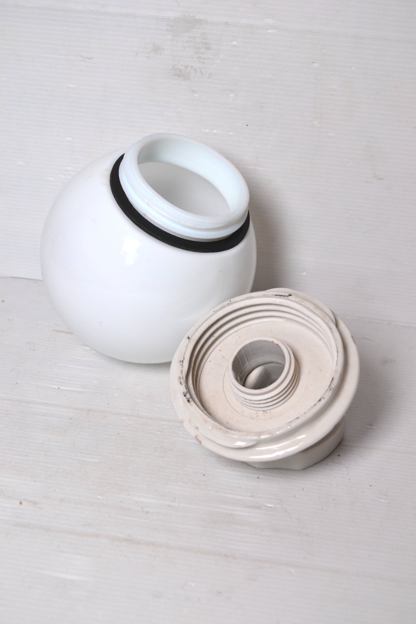 Applique murale vintage en porcelaine