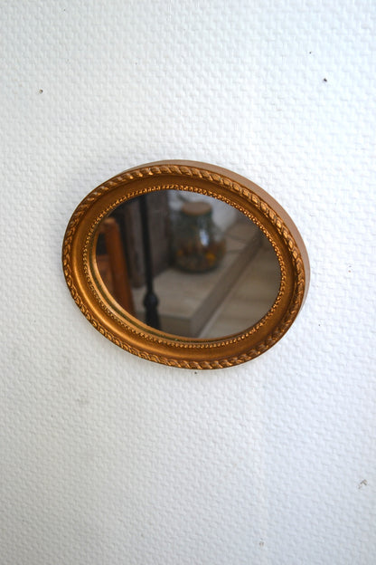 Petit miroir ovale doré