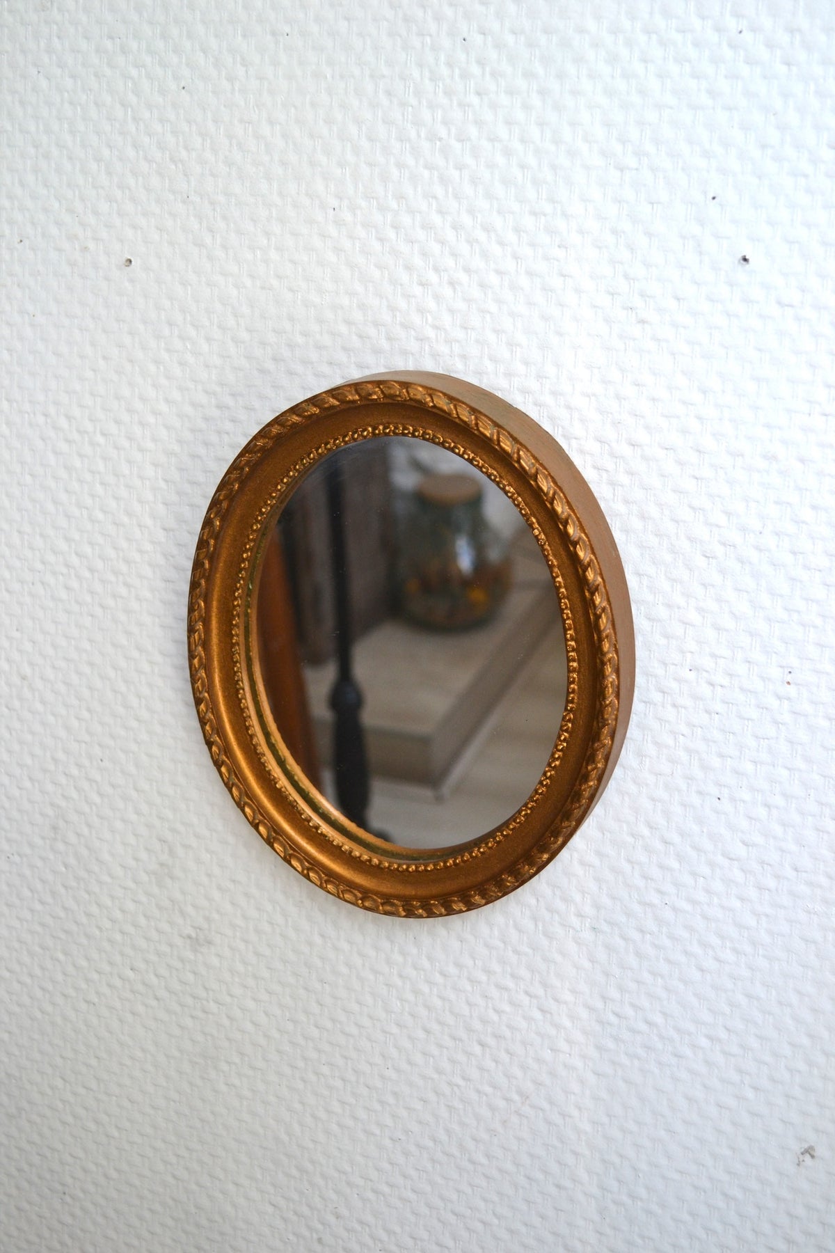 Petit miroir ovale doré