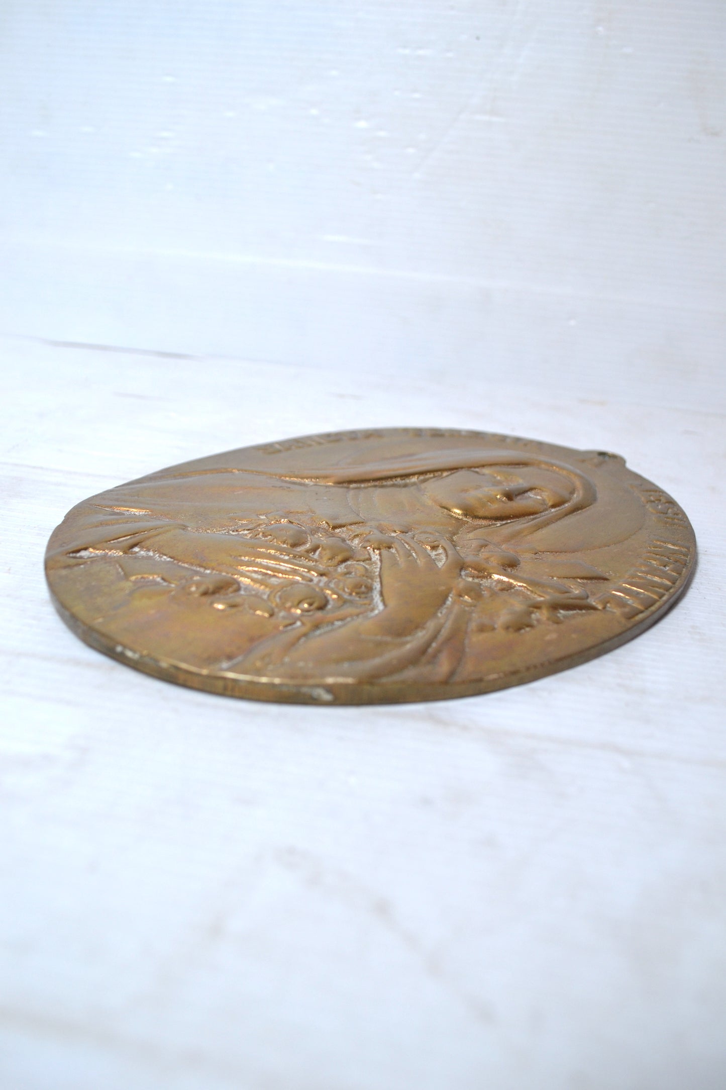 Ancienne plaque religieuse dorée Sainte-Thérèse