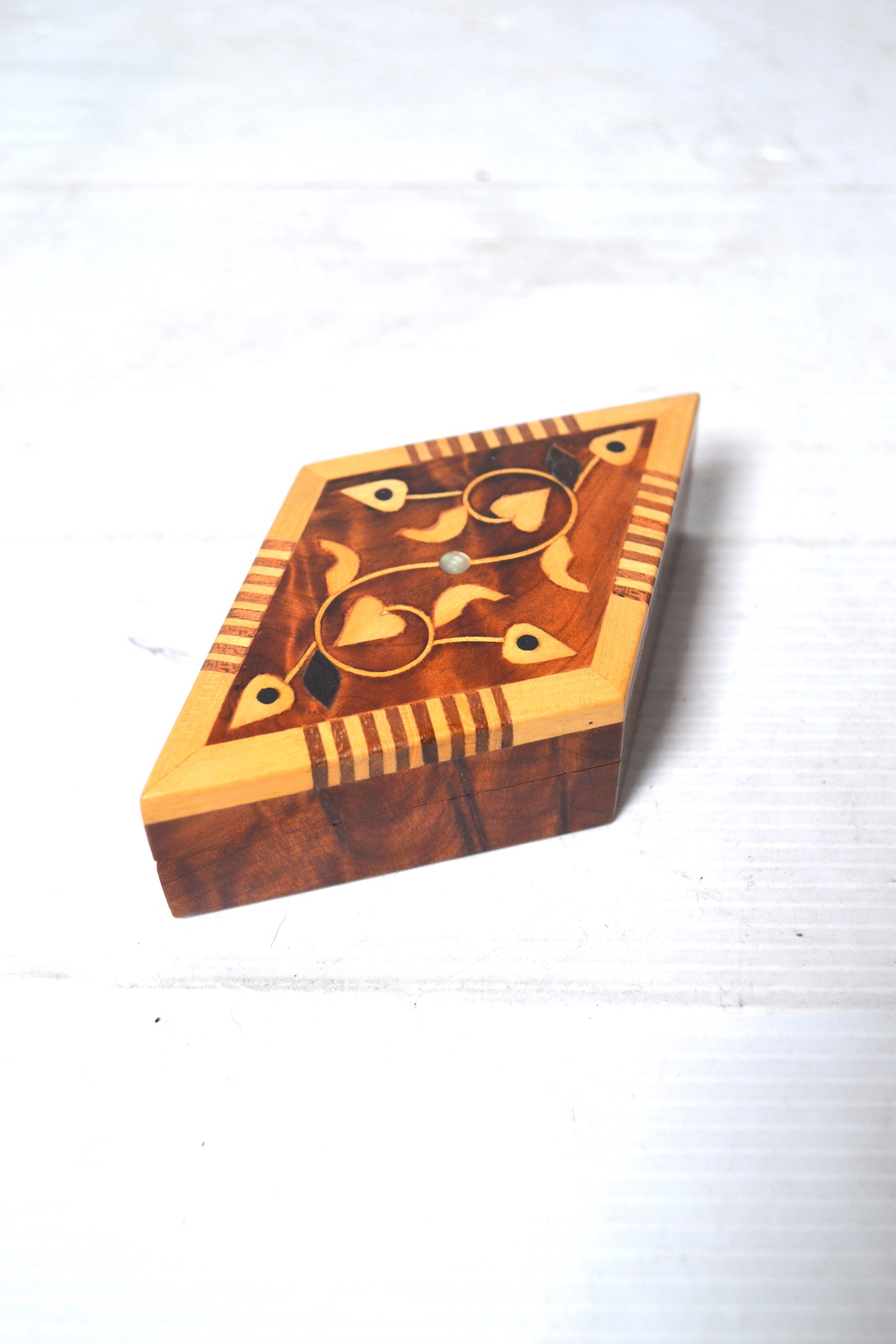 Boîte losange en marqueterie