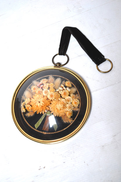 Cadre au verre bombé bouquet de fleurs séchées
