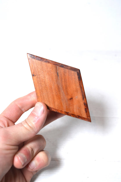 Boîte losange en marqueterie