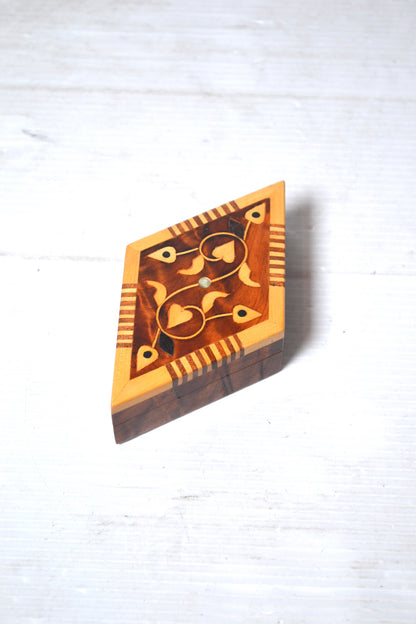 Boîte losange en marqueterie
