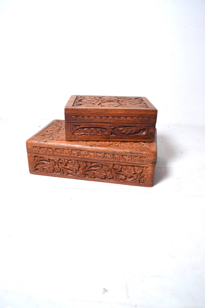 Boîte en bois sculpté