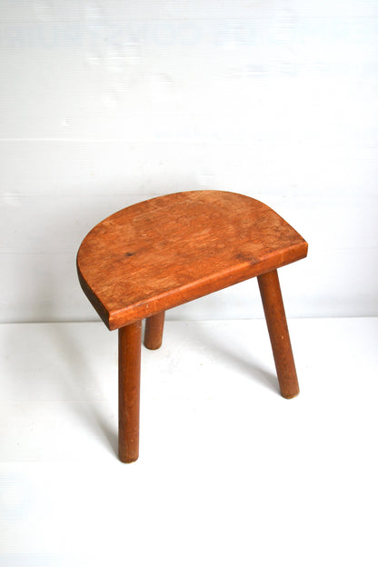 Tabouret tripode demi-lune