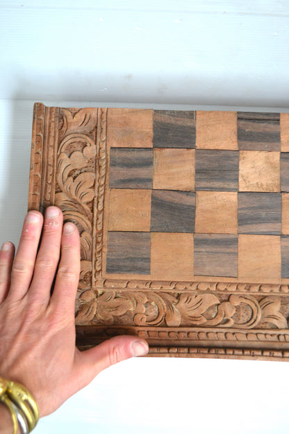 Échiquier pliant en bois sculpté d'Indonésie