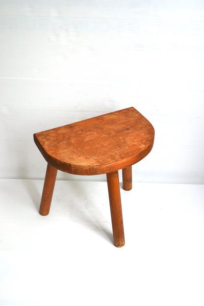 Tabouret tripode demi-lune