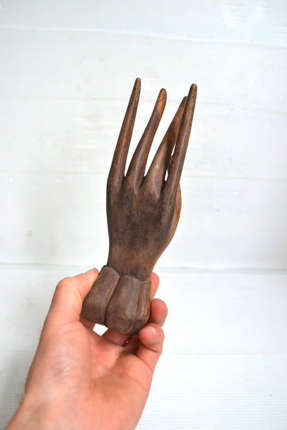 Main de Bouddha en bois