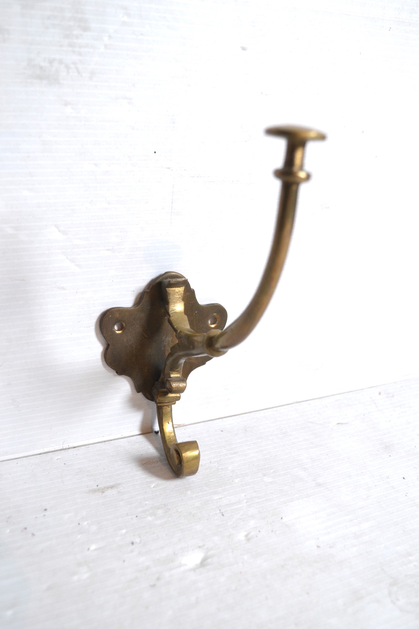 Patère murale dorée