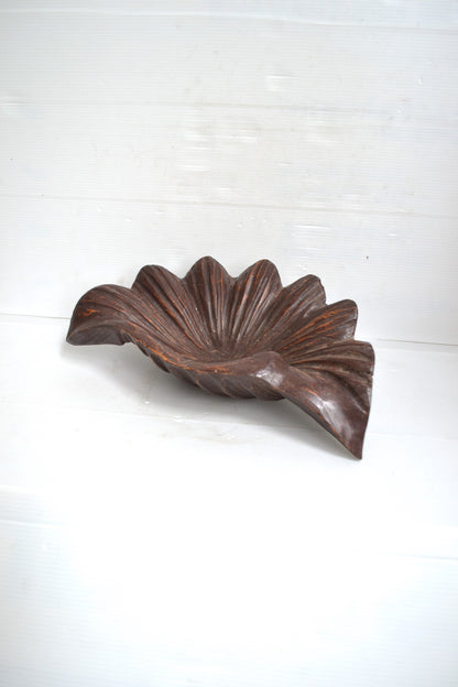 Vide-poches bénitier en bois sculpté