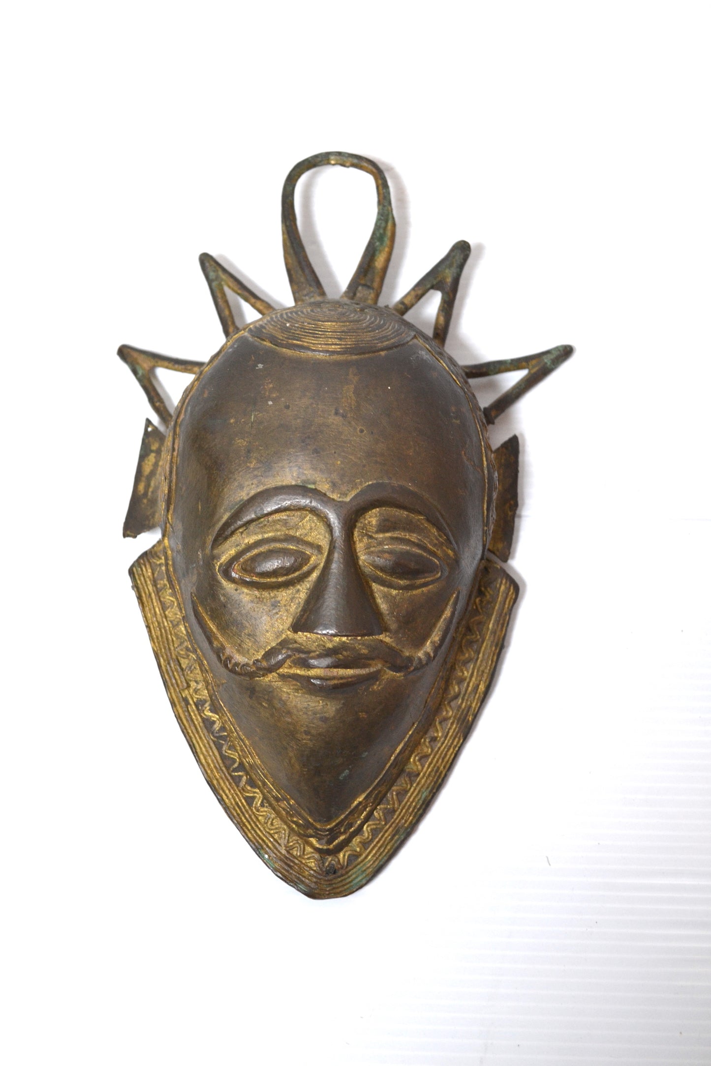 Masque en bronze