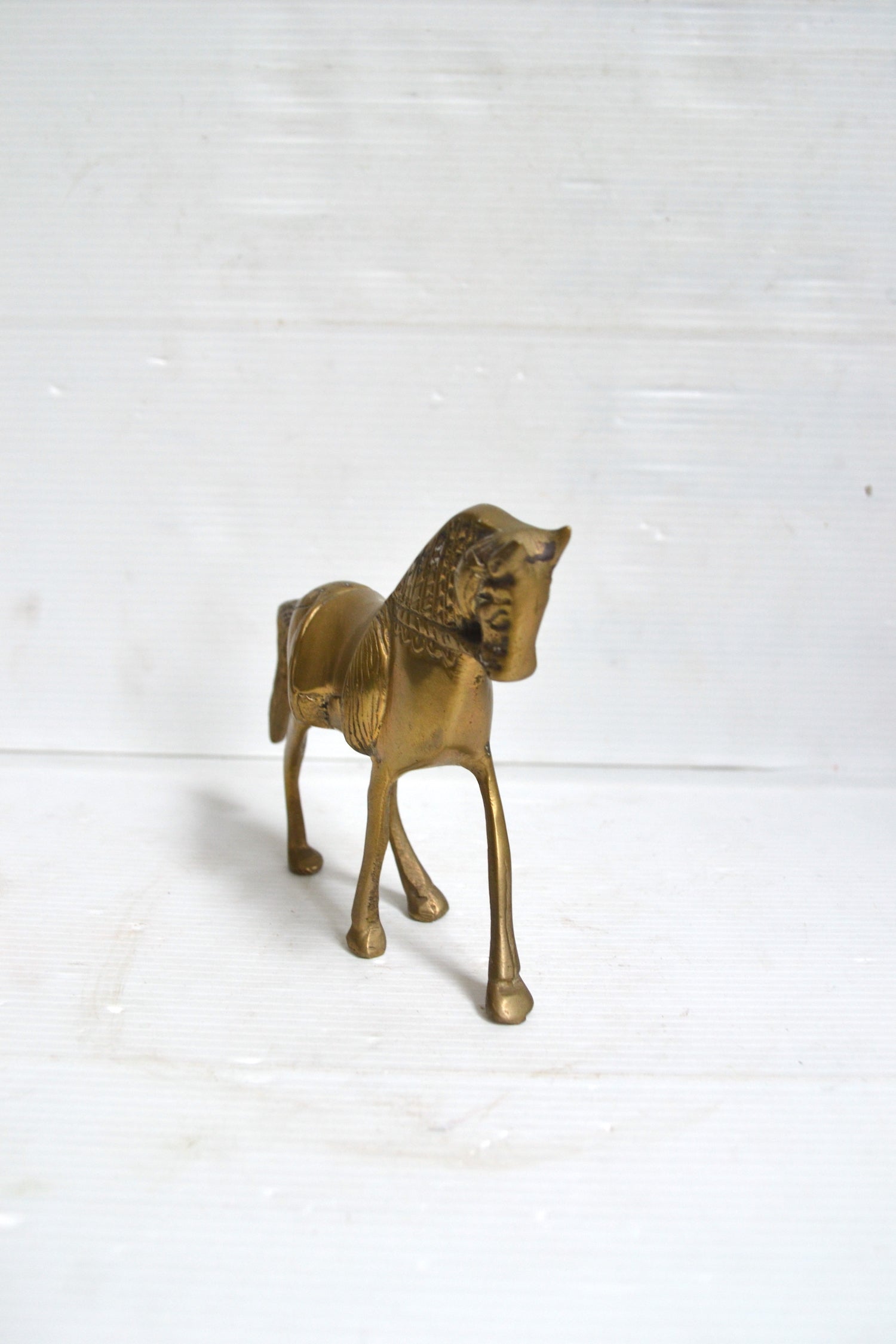 Médaillons cheval vintage en laiton : décoration d'intérieur rétro Médaillons cheval vintage en laiton : décoration d'intérieur rétro
