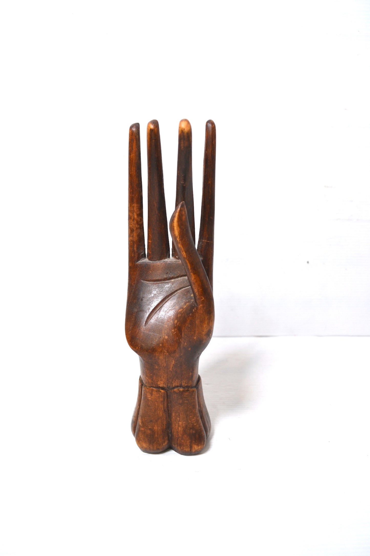 Main de Bouddha en bois
