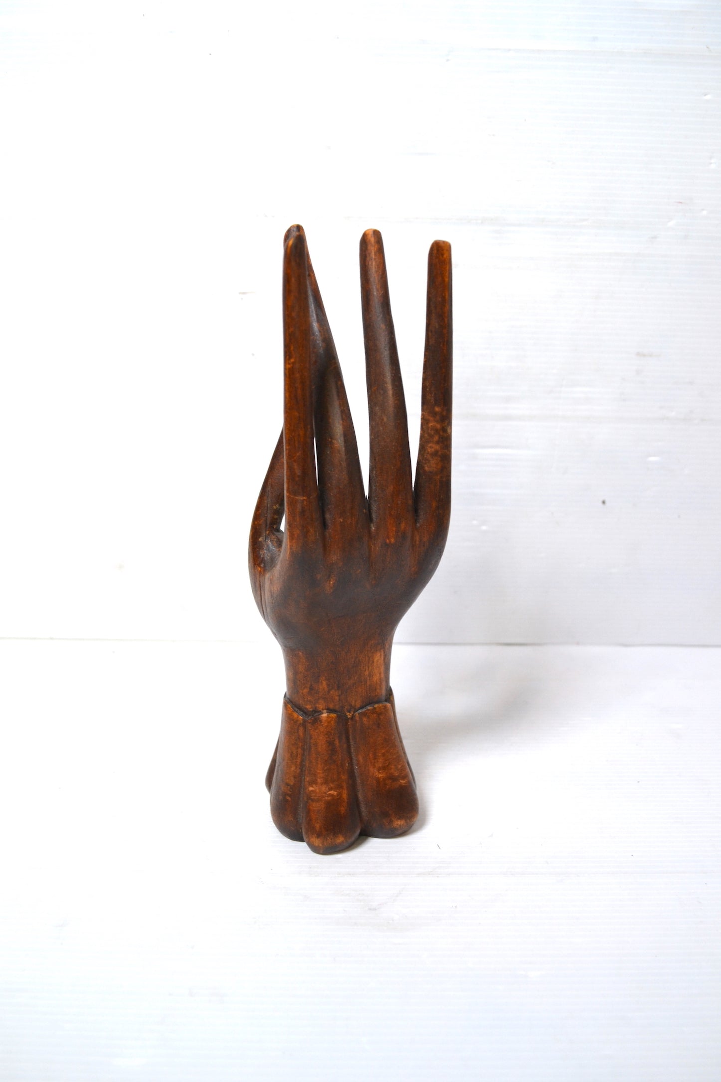 Main de Bouddha en bois