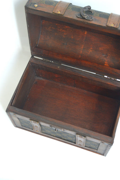 ancien coffre en bois
