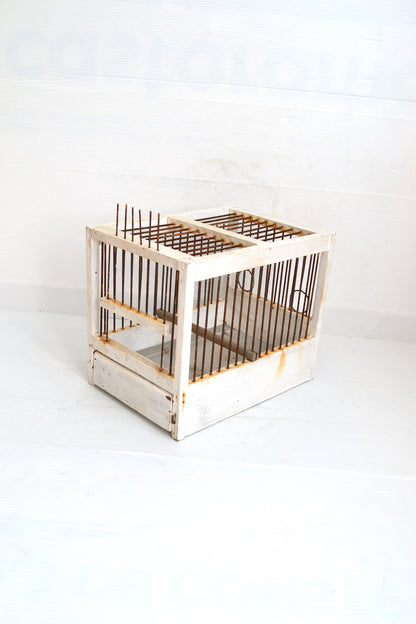 Cage à oiseaux blanche