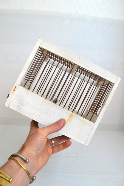 Cage à oiseaux blanche