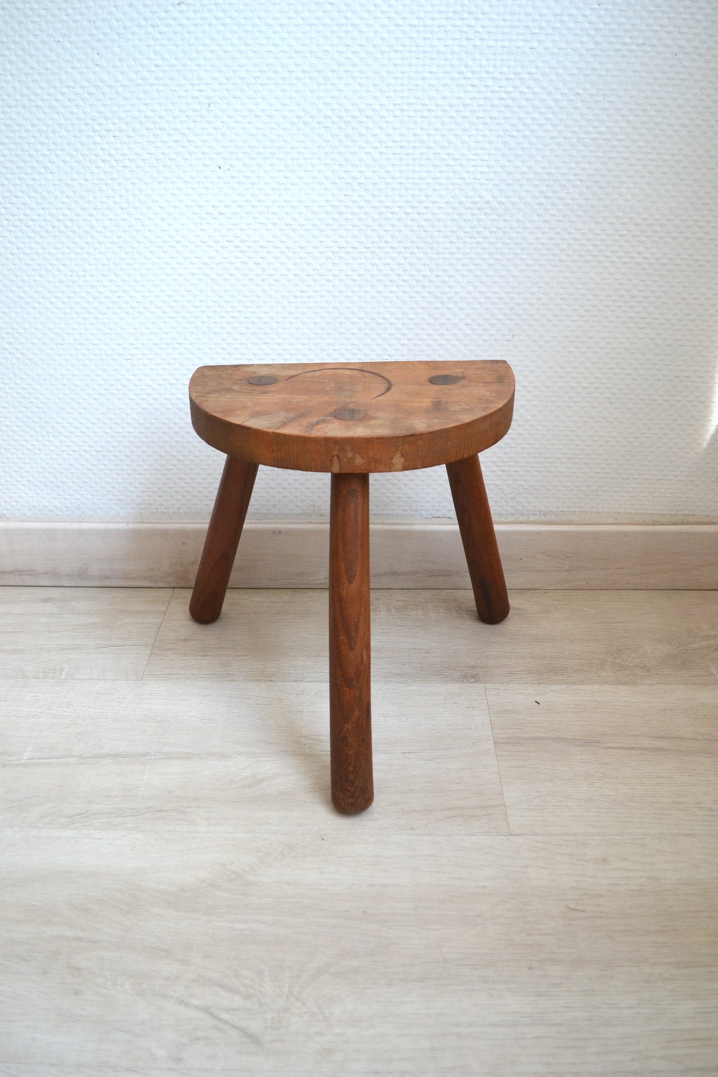 Tabouret tripode